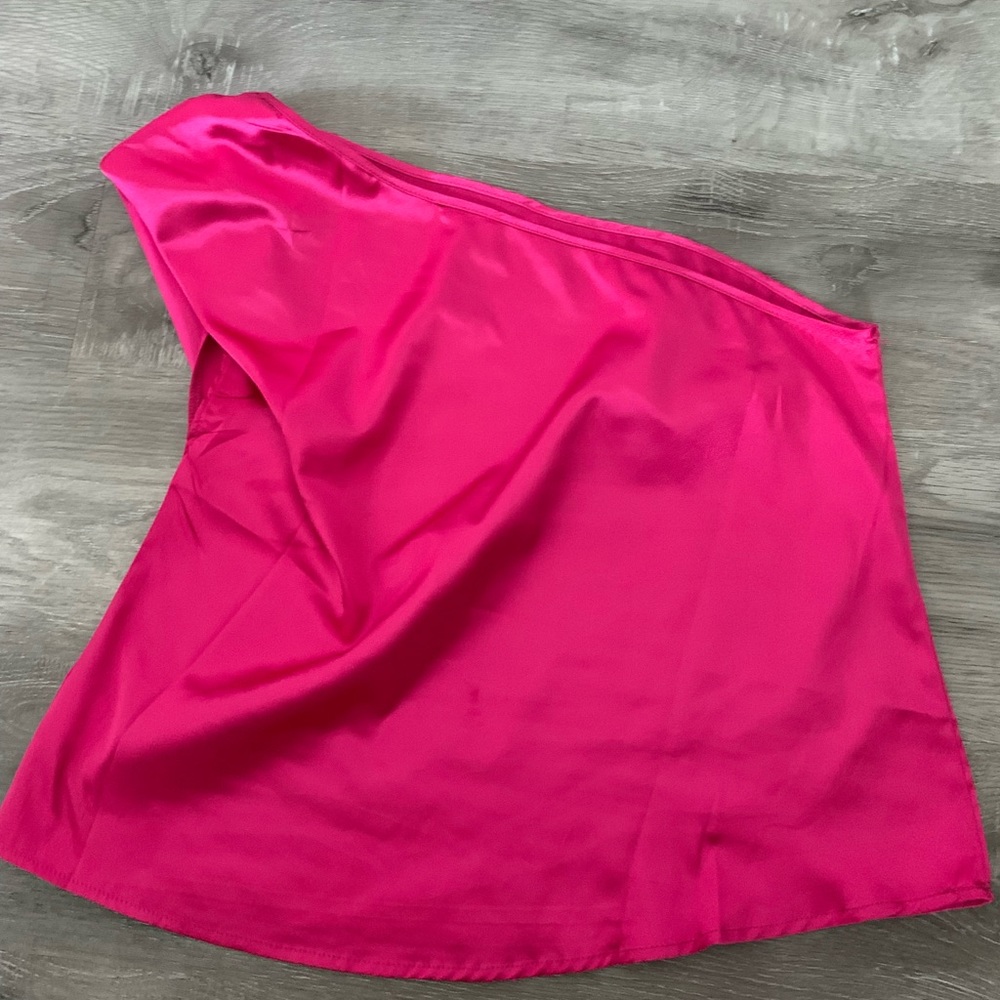 One shoulder top